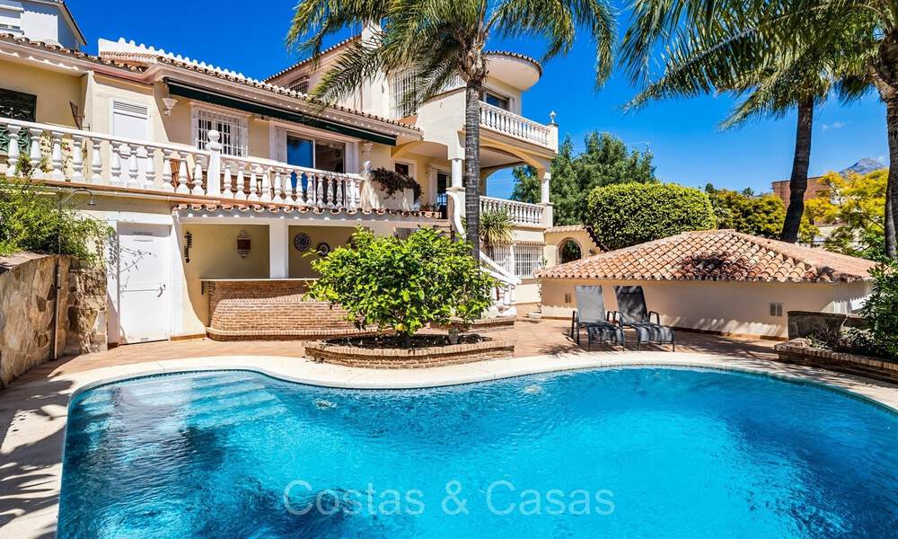 Spaanse villa te koop op loopafstand van alles in Nueva Andalucia, Marbella 74371