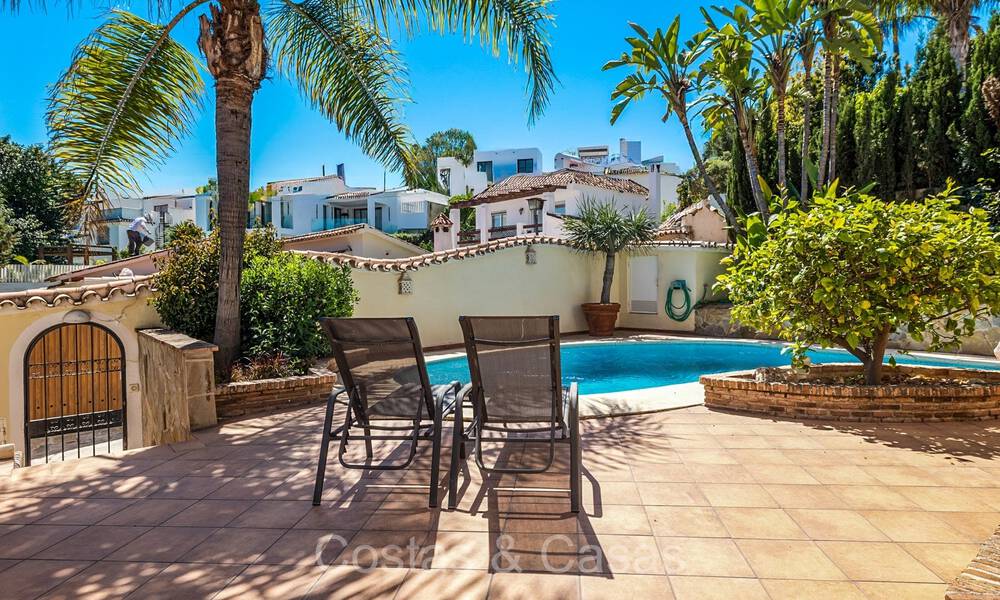 Spaanse villa te koop op loopafstand van alles in Nueva Andalucia, Marbella 74420