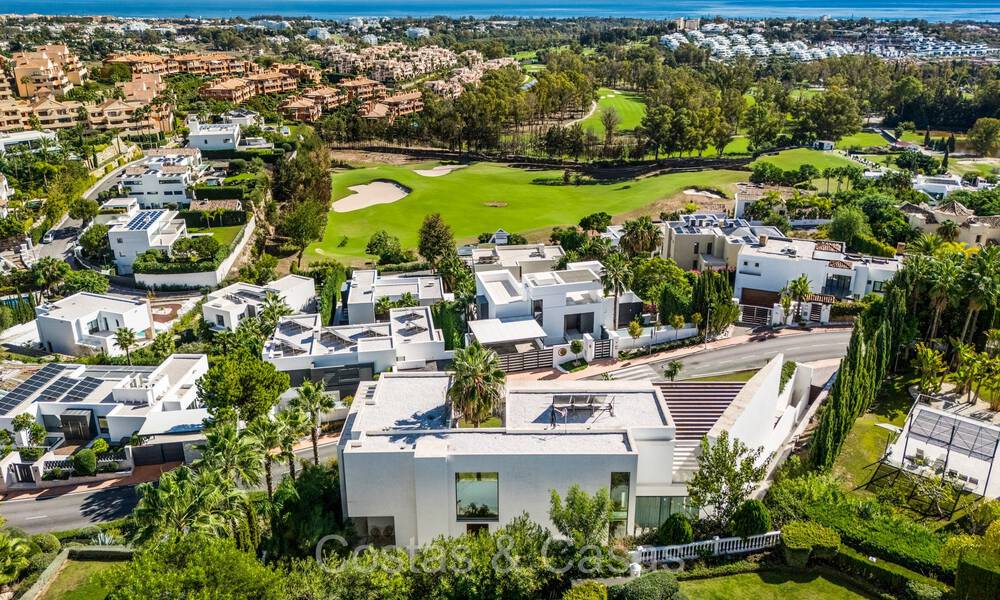 Modernistische luxevilla te koop met panoramisch zeezicht in een exclusieve wijk van Benahavis - Marbella 74427