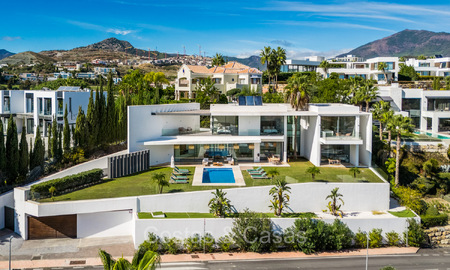 Modernistische luxevilla te koop met panoramisch zeezicht in een exclusieve wijk van Benahavis - Marbella 74428