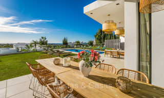 Modernistische luxevilla te koop met panoramisch zeezicht in een exclusieve wijk van Benahavis - Marbella 74431 