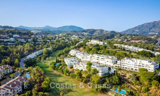 Prestigieus gerenoveerd penthouse te koop, grenzend aan een toonaangevende golfbaan in La Quinta, Benahavis - Marbella 74476 