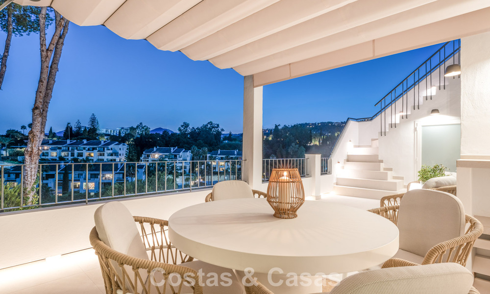 Prestigieus gerenoveerd penthouse te koop, grenzend aan een toonaangevende golfbaan in La Quinta, Benahavis - Marbella 74482