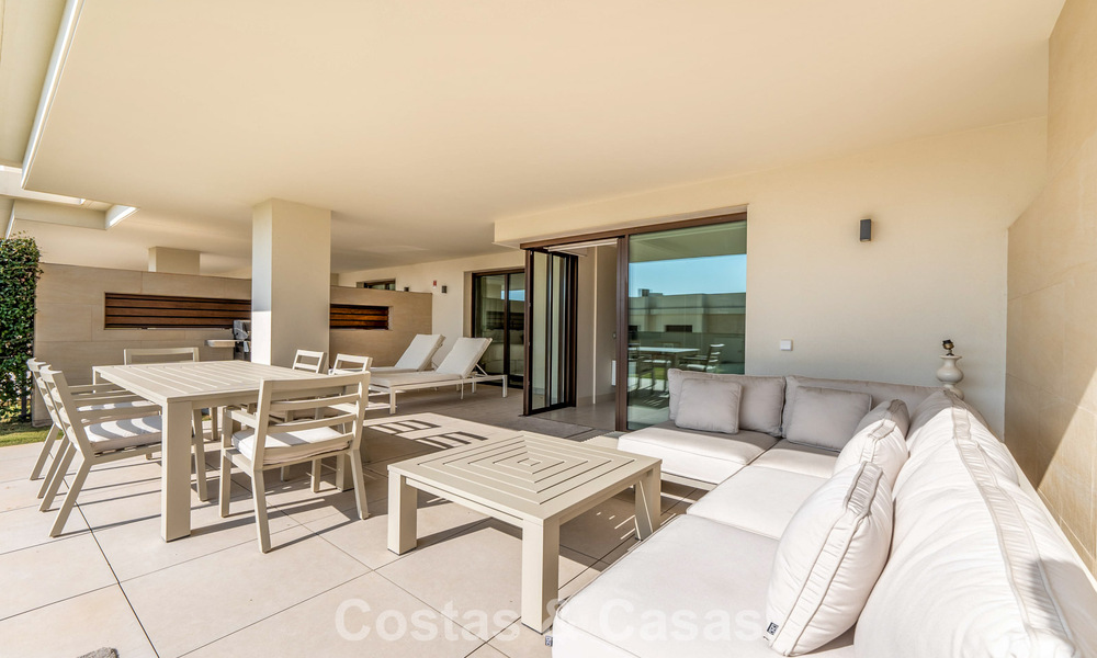 Luxe appartement te koop, in een luxueus strandcomplex op de New Golden Mile tussen Marbella en Estepona 773559