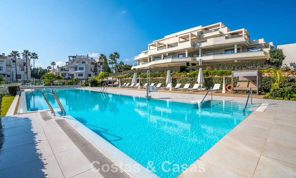 Luxe appartement te koop, in een luxueus strandcomplex op de New Golden Mile tussen Marbella en Estepona 773580