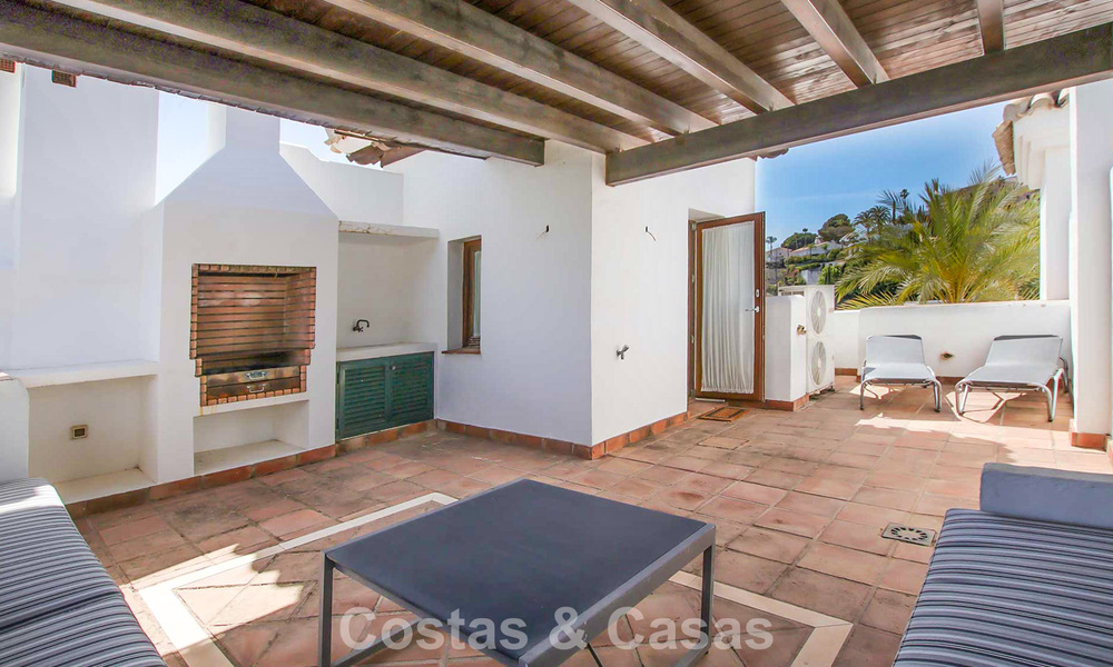 Ruim, instapklaar huis te koop met zeezicht op een steenworp van de golfbaan in Benahavis - Marbella 773535