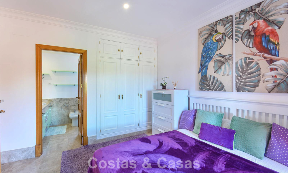 Ruime halfvrijstaande woning te koop in een gated golfresort in Oost-Marbella 773497