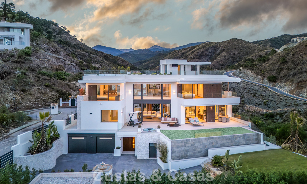 Gloednieuwe luxevilla met zeezicht te koop in een beveiligde urbanisatie in La Quinta, Marbella - Benahavis 773683