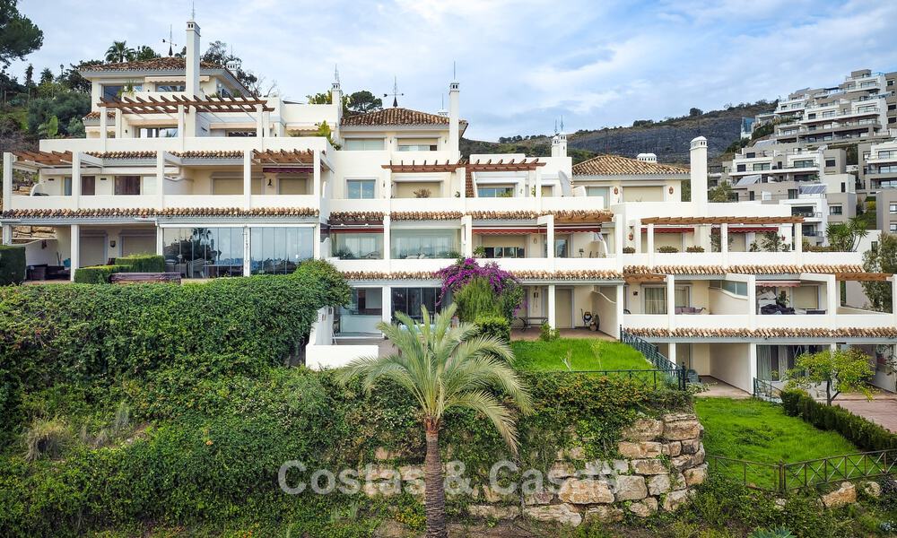 Modern gerenoveerd luxe appartement te koop met panoramisch zeezicht in Nueva Andalucia’ golfvallei, Marbella 773772