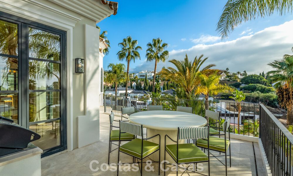 Instapklare luxevilla met een eigentijdse Andalusische bouwstijl te koop in Nueva Andalucia’s golfvallei, Marbella 773865