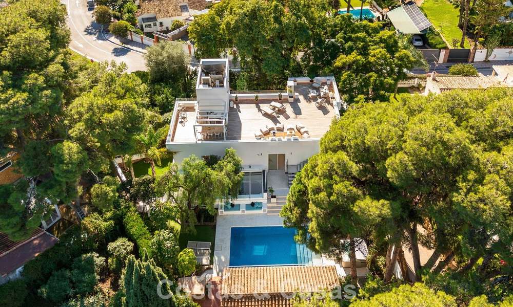 Moderne luxevilla met apart gastenverblijf en privacy te koop in Nueva Andalucia, Marbella 774079