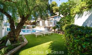 Moderne luxevilla met apart gastenverblijf en privacy te koop in Nueva Andalucia, Marbella 774100 