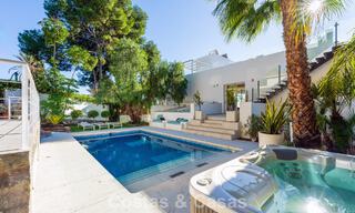 Moderne luxevilla met apart gastenverblijf en privacy te koop in Nueva Andalucia, Marbella 774108 