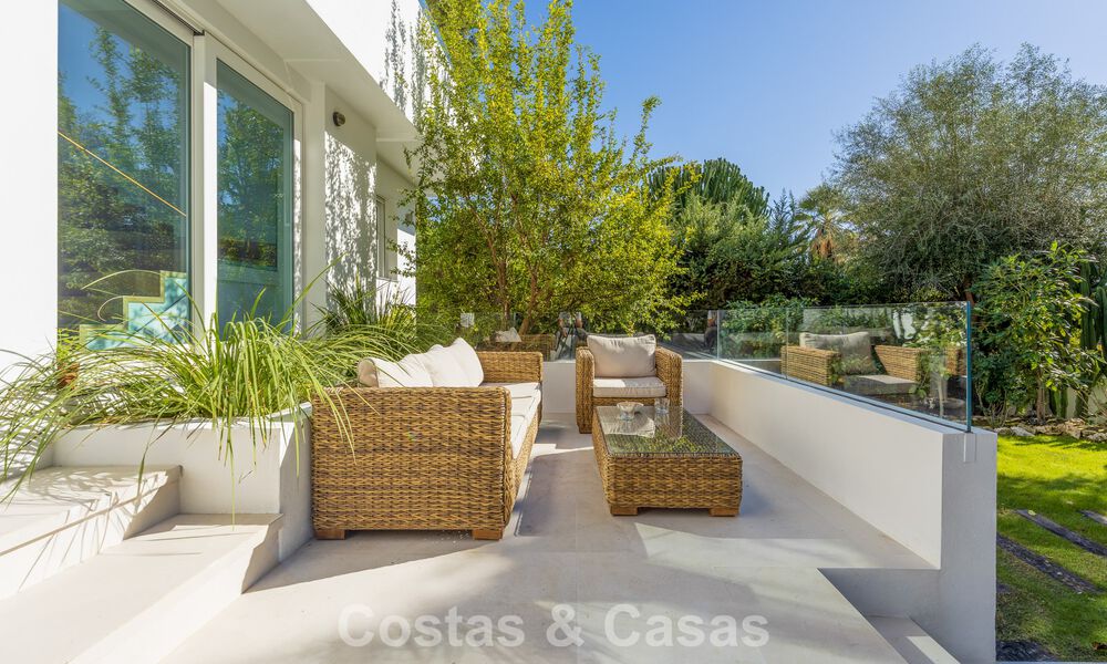 Moderne luxevilla met apart gastenverblijf en privacy te koop in Nueva Andalucia, Marbella 774115