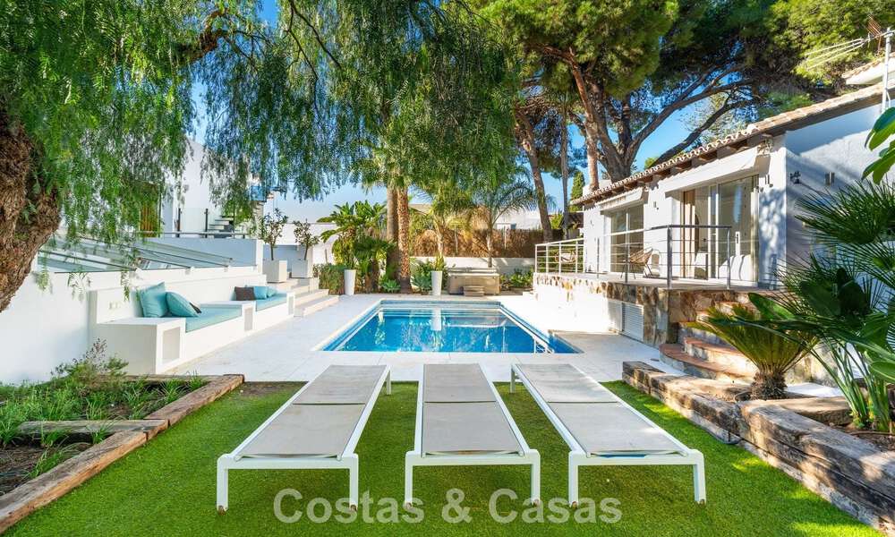 Moderne luxevilla met apart gastenverblijf en privacy te koop in Nueva Andalucia, Marbella 774118