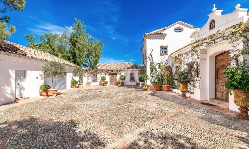 Betoverende luxevilla op prachtig terrein te koop omgeven door groen in El Madroñal, Benahavis - Marbella 774131