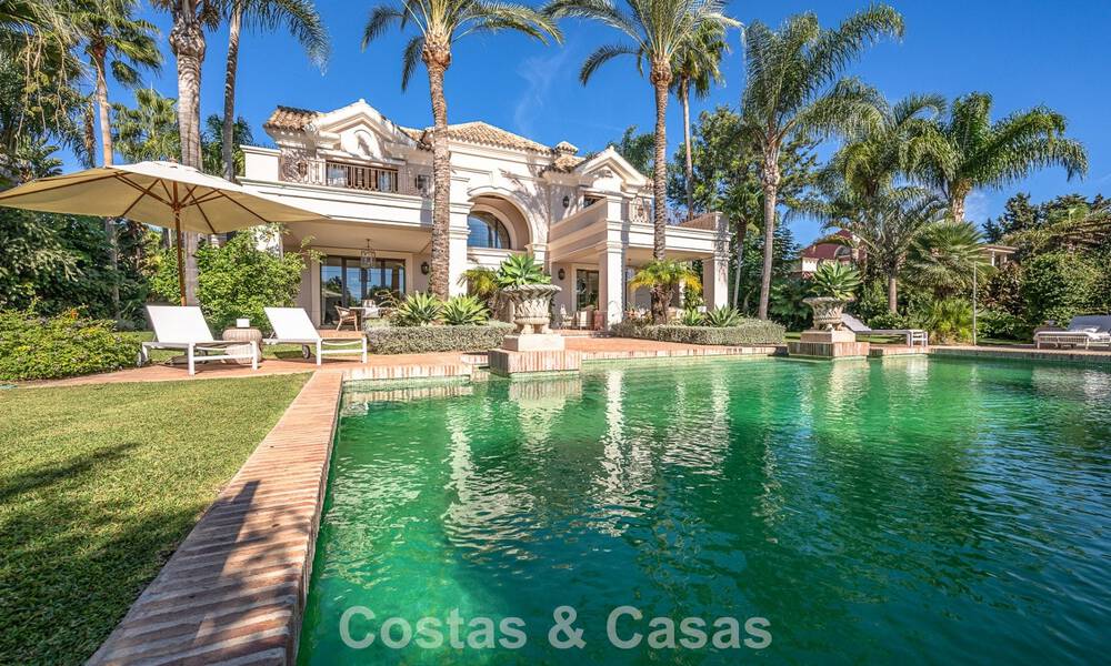 Indrukwekkende luxueuze villa te koop in een prestigieuze urbanisatie op loopafstand van het strand in Guadalmina Baja, Marbella 773966