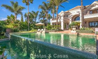 Indrukwekkende luxueuze villa te koop in een prestigieuze urbanisatie op loopafstand van het strand in Guadalmina Baja, Marbella 773970 