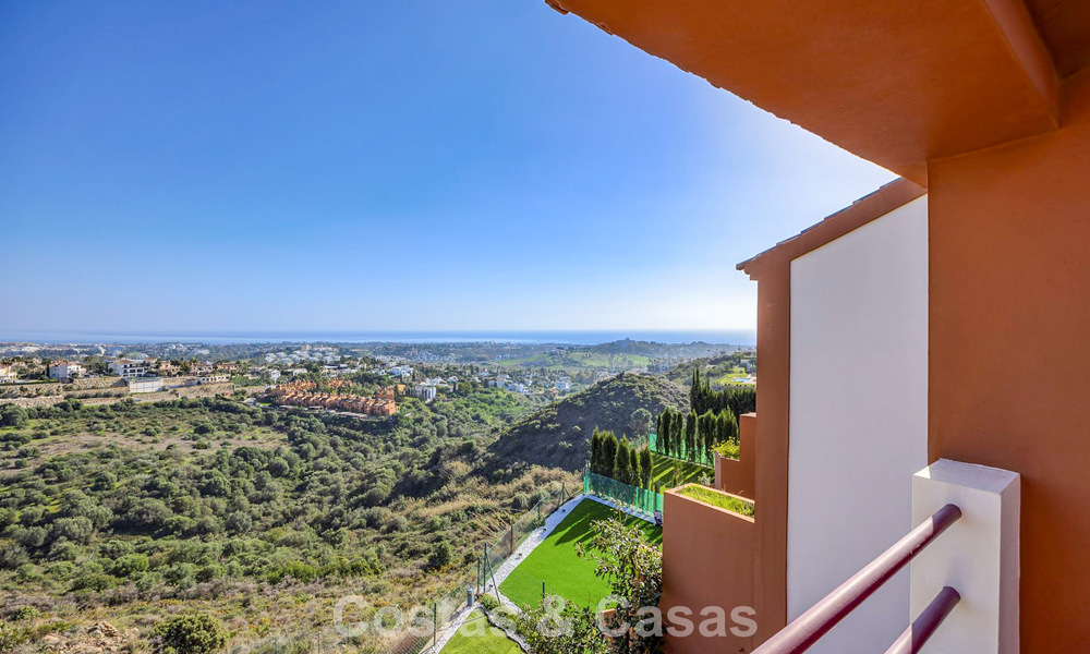 Halfvrijstaande woning met privétuin en panoramisch uitzicht te koop in Benahavis - Marbella 774187