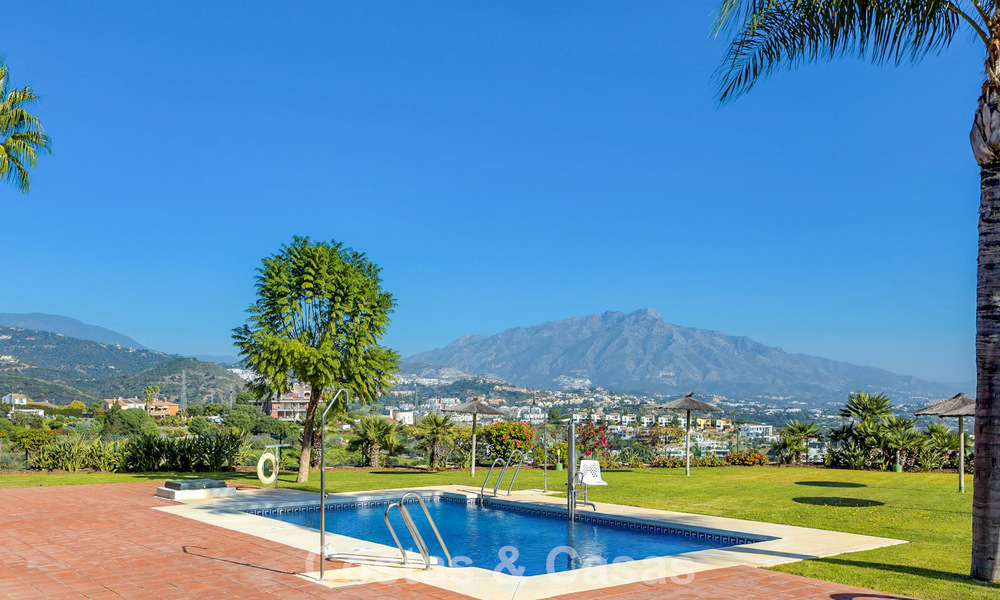 Halfvrijstaande woning met privétuin en panoramisch uitzicht te koop in Benahavis - Marbella 774195