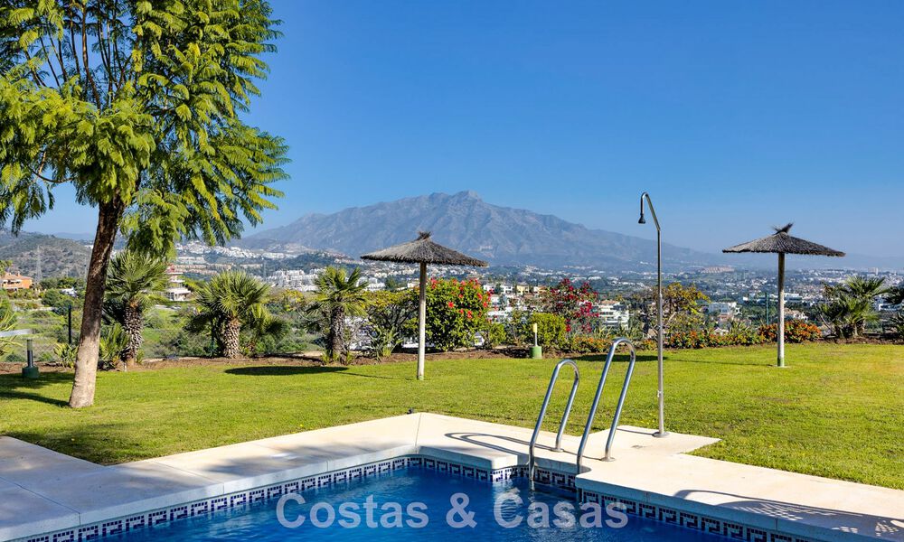 Halfvrijstaande woning met privétuin en panoramisch uitzicht te koop in Benahavis - Marbella 774196