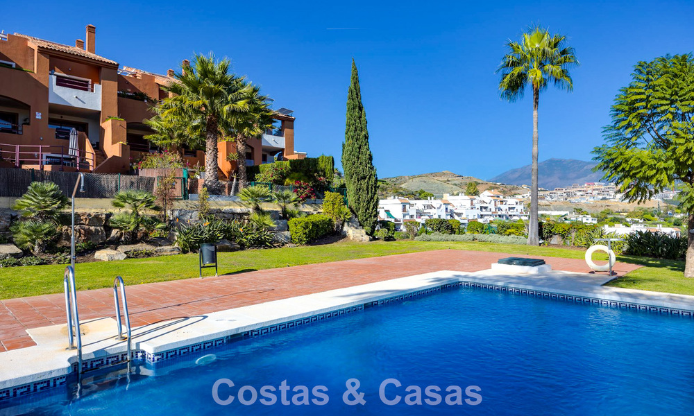 Halfvrijstaande woning met privétuin en panoramisch uitzicht te koop in Benahavis - Marbella 774197