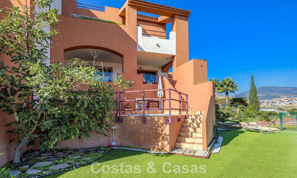 Halfvrijstaande woning met privétuin en panoramisch uitzicht te koop in Benahavis - Marbella 774205