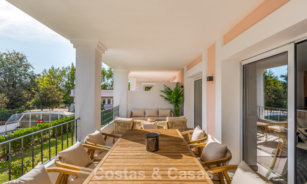 Ruim, eigentijds gerenoveerd penthouse te koop in Nueva Andalucia’s golfvallei, Marbella 774260