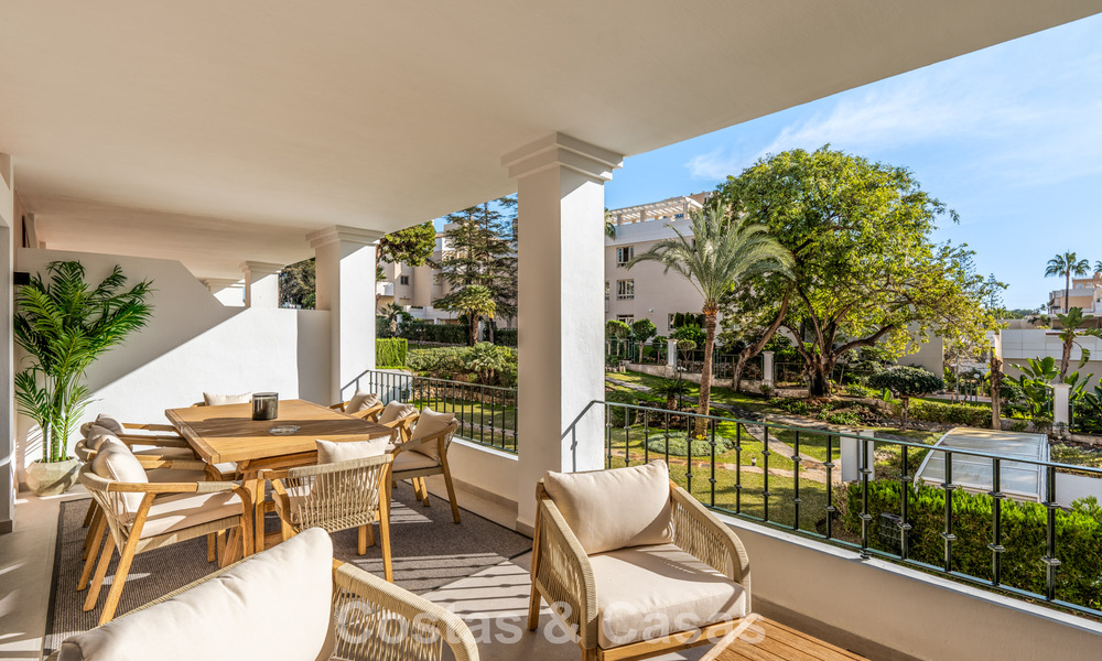 Ruim, eigentijds gerenoveerd penthouse te koop in Nueva Andalucia’s golfvallei, Marbella 774261