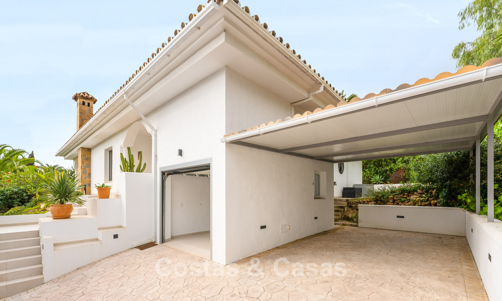 Ruime, gelijkvloerse villa met een traditionele, Andalusische bouwstijl te koop in Elviria, Oost Marbella 774441