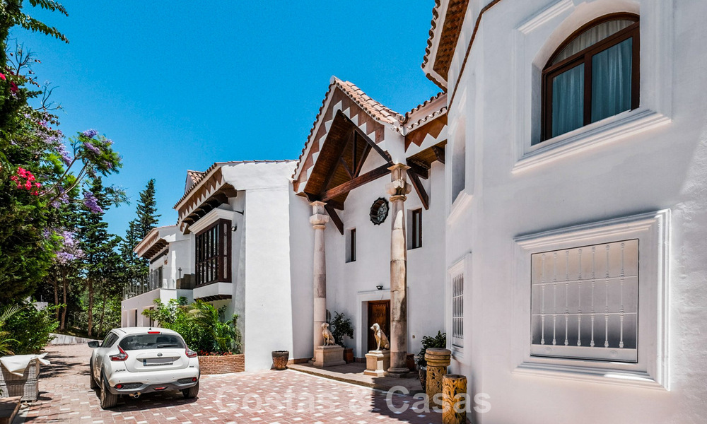 Unieke loft-stijl villa te koop in een begeerde villawijk in Nueva Andalucia, Marbella 774487