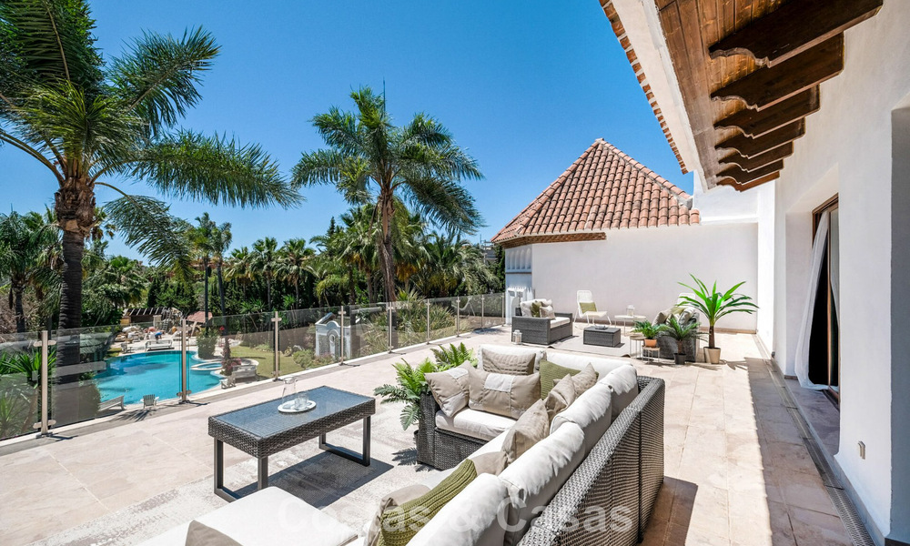 Unieke loft-stijl villa te koop in een begeerde villawijk in Nueva Andalucia, Marbella 774496