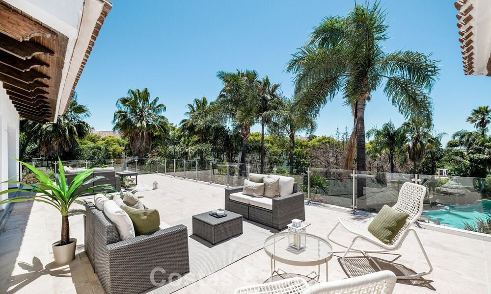 Unieke loft-stijl villa te koop in een begeerde villawijk in Nueva Andalucia, Marbella 774497