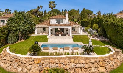 Prachtig, eigentijds gerenoveerde, Andalusische villa met panoramisch zeezicht te koop in Sotogrande, Costa del Sol 799841