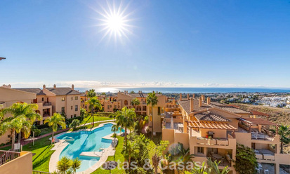Lichtrijk penthouse met panoramisch zeezicht te koop in de heuvels van Marbella - Benahavis 802655