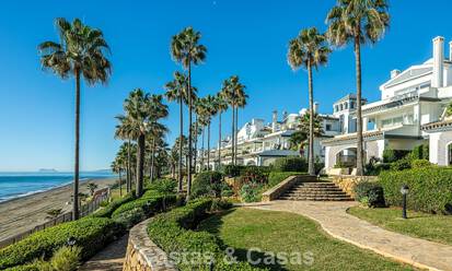 Penthouse met formidabel terras te koop in een strandcomplex op de New Golden Mile, Marbella - Estepona 805104